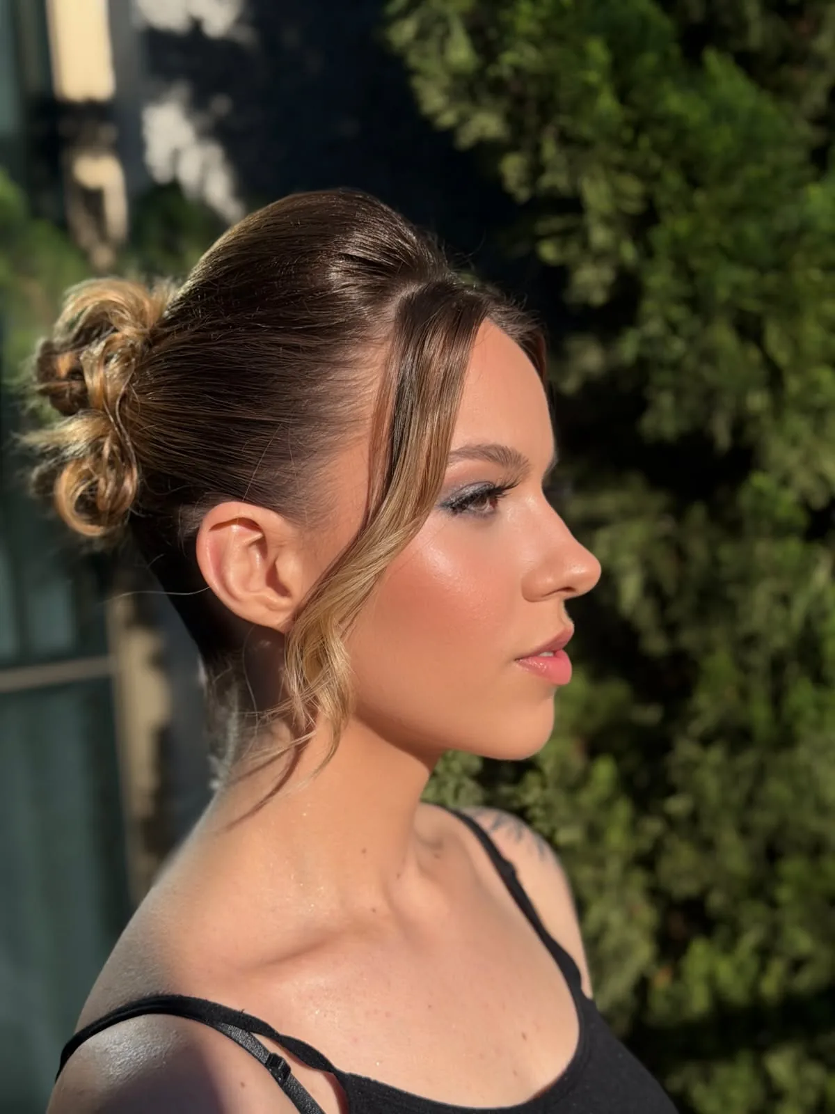 Penteado com acabamento sofisticado realizada na Blossom Beleza & Estética em Blumenau
